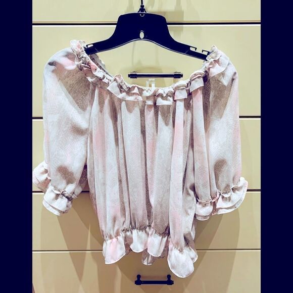 Violet + Claire white pink snake print Off shoulder blouse size Small - Picture 1 of 6